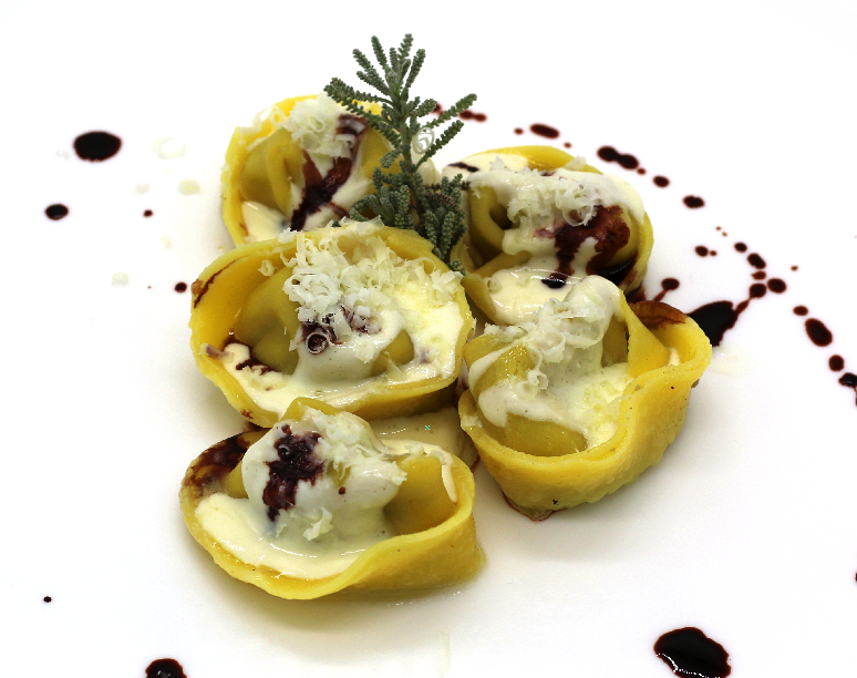 Tortelli all’anatra con fonduta di pecorino toscano e riduzione di Chianti al Ginepro